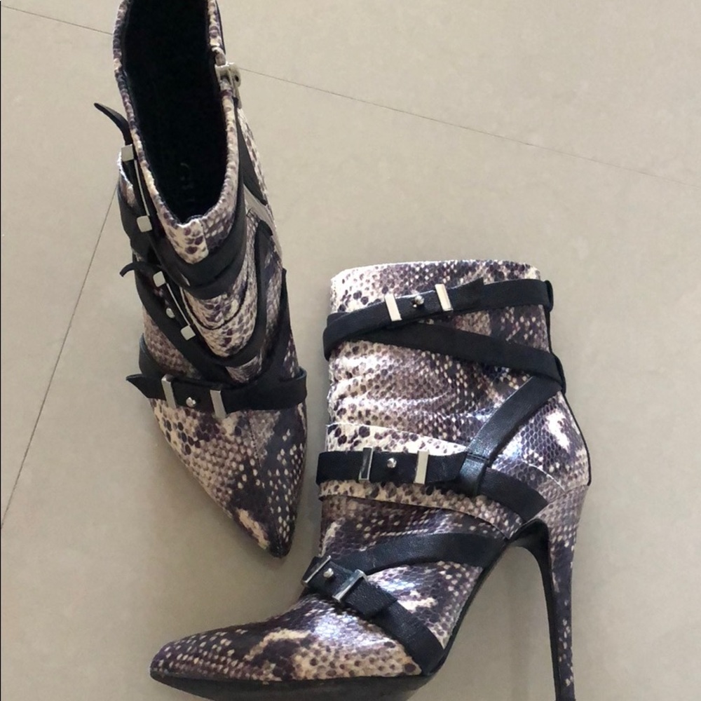 Boots - Picture 3 of 7